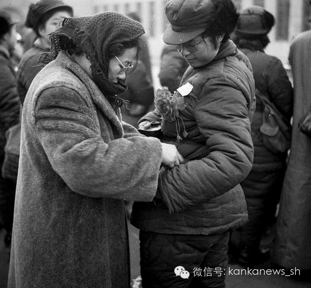 看懂上海:“解放號”地鐵上的風景 - 美人遲暮 - 美人遲暮,知足爾樂 看懂上海:“解放號”地鐵上的風景 - 美人遲暮 - 美人遲暮,知足爾樂