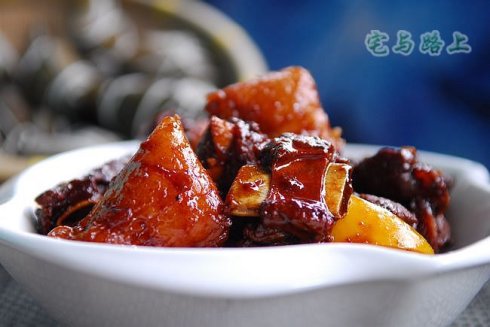 簡單兩步搞掂一只色味雙絕的節日大菜：豉油雞